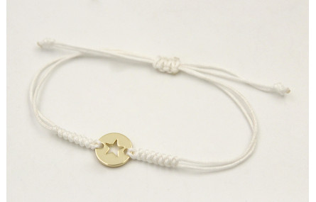 Pulsera hilo color crema con nudo serpiente y chap