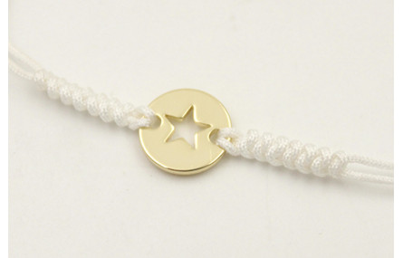 Pulsera hilo color crema con nudo serpiente y chap