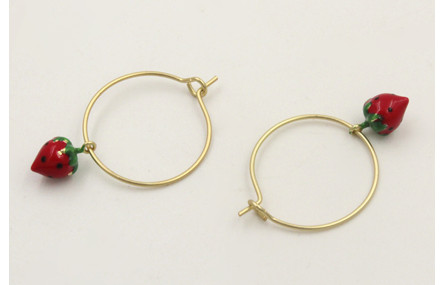Pendientes de aro de 20mm con colgantes de fresas 