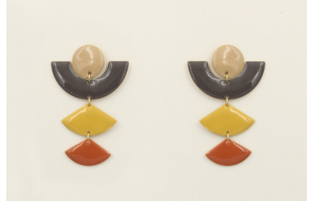 Pendientes con perno de círculo esmaltado beige y 