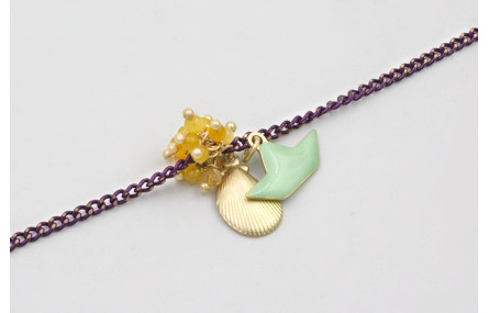 Pulsera cadena eslabón plano morado con colgante b