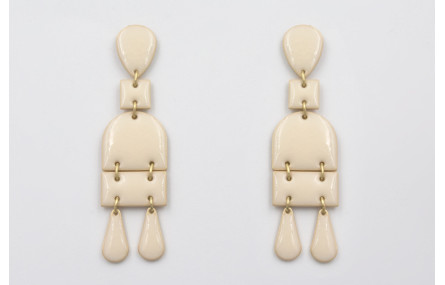 Pendientes esmlatados rosa claro con perno gotas, 