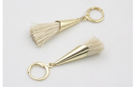 Pendientes cierre dorado con fleco crema con  capu