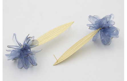 Pendientes hoja alargada dorada mate con flor lent