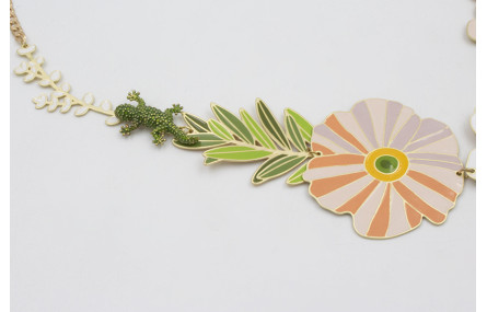 Collar cadena eslabón plano con piezas esmaltados,