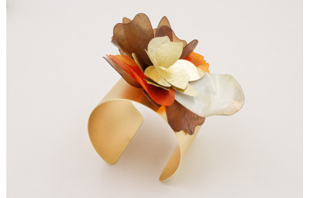 Brazalete con rosetón de lentejuelas, doradas,verd