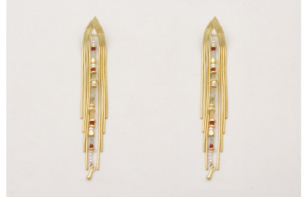 Pendientes triangular flecos dorado mate con tira 