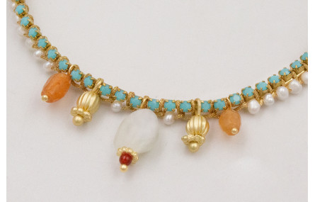 Pulsera rigida dorada con cadena de strass turques