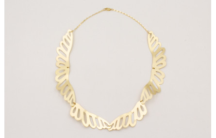 Collar alas doradas cosidas rematada con cadena es