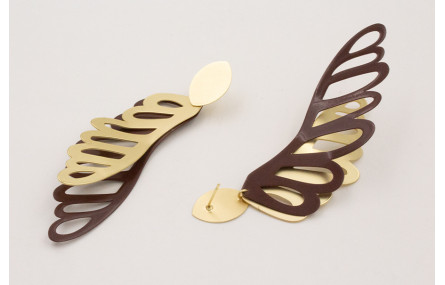 Pendientes perno ovalado dorado mate con alas esma