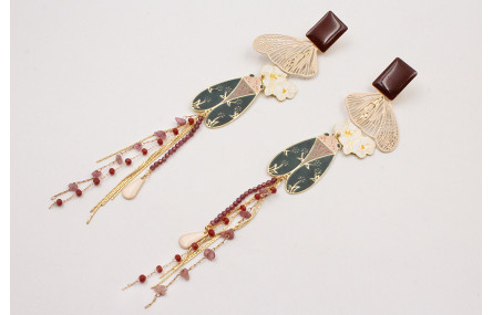 Pendientes perno rectangulo granate, polilla esmal