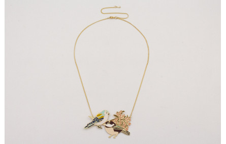 Collar cadena eslabón plana dorada mate con pájaro