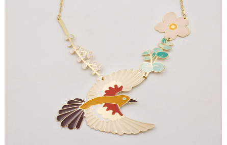 Collar cadena ovalos dorados mates con pájaro esma