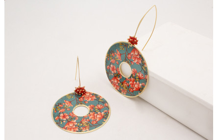 Pendientes V dorado mate con burruño coralitos y d