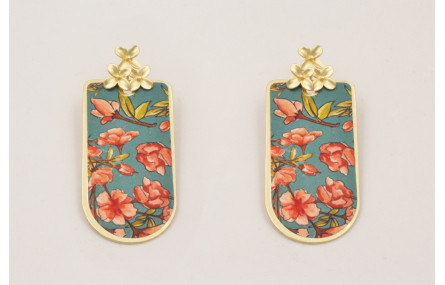 Pendientes perno trio de flores dorado mate con pi