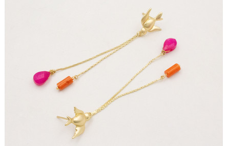 Pendientes perno golondrina dorada mate con fleco 