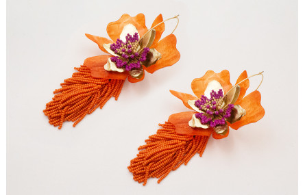 Pendiente aro grande dorado mate con flor de lente