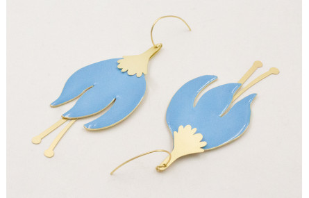 Pendientes gancho sencillo con flor plana esmaltad