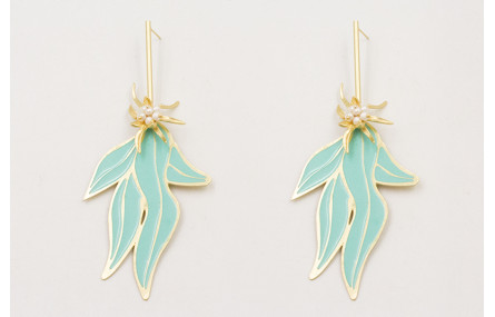 Pendientes perno listón dorado mate con flores esm