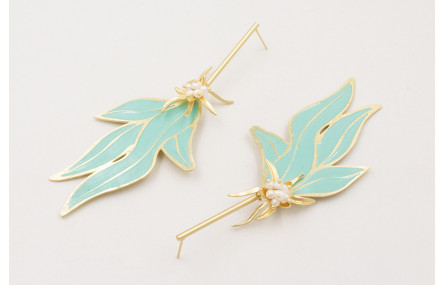 Pendientes perno listón dorado mate con flores esm