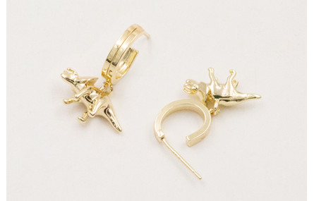 Pendientes perno semi ovalado con dinosaurio colga