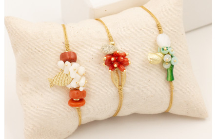 Pulsera hilo dorado metalico con caracola dorado m