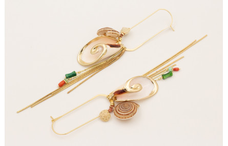 Pendientes eslabón con caracolas bordes dorados, f