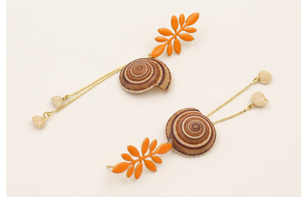 Pendientes perno pétalos esmaltados naranja con ca