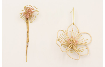 Pendientes asimetricos sol destelleante con ramas 