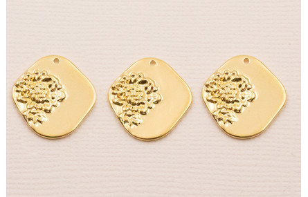 Colgante Rombo 18*16 Flor  Baño Oro 3M 18K