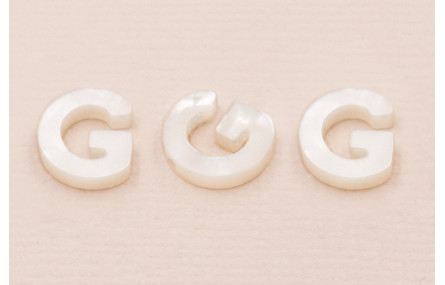 Letra Nacar G  10mm agujero horizontal superior