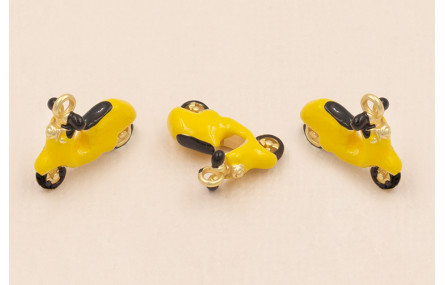 Colgante Vespa 15*10mm esmalte Amarillo