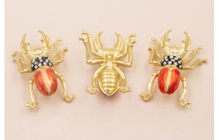 Escarabajo doble Pinza 50*40 Oro Mate Rojo motas