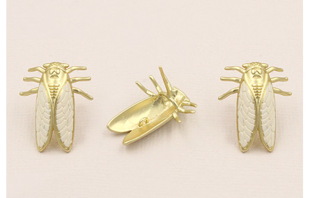 Pendiente cigarra 22*16mm Oro Mate y Blanco