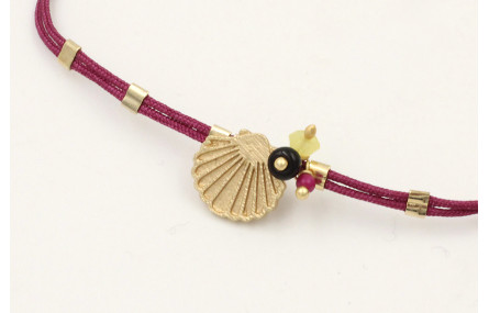 Pulsera hilo granate con tubitos aplastados, conch