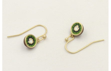 Pendiente de gancho sencillo oro mate con colgante