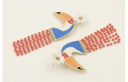 Pendiente con perno de flor esmaltada blanca con t