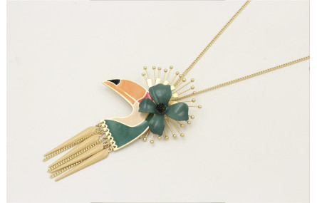 Colgante de cadena plana oro mate con tucan esmalt