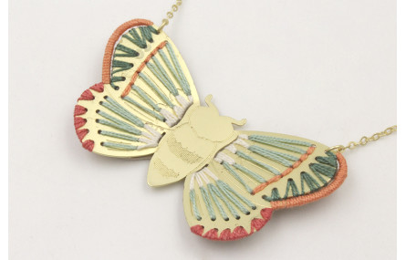 Colgante de cadena eslabón oro mate con mariposa c