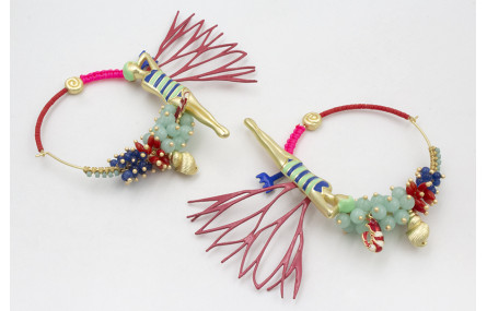 Pendientes aro dorado mate grande con miyuki rojo,