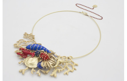 Collar rigido babero coral con pez esmaltado azuló