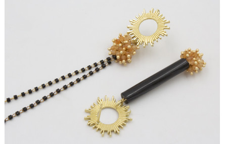 Pendientes asimetricos perno sol dorado amte con t