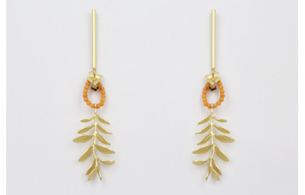 Pendientes perno listón dorado mate con aro corale