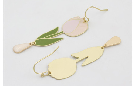 Pendientes perno sencillo con tulipán rosa y lagri