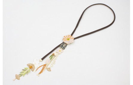 Collar largo cuero cosido relleno marrón, con poli