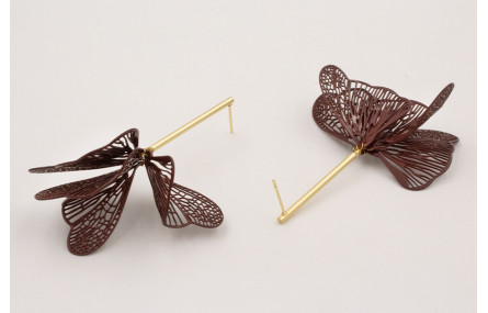 Pendientes perno pivote dorado mate con alas marip
