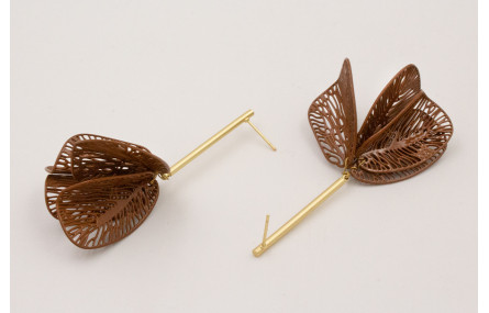 Pendientes perno pivote dorado mate con alas redon