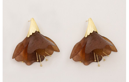 Pendiestes pluma con forma conica con flor de lent