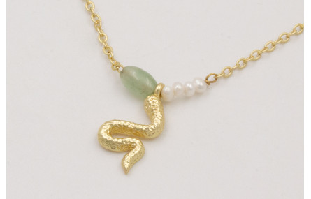 Collar cadena de eslabón pequeño dorado mate con c