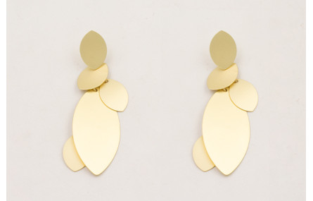 Pendientes ovalos curvados dorado mates.